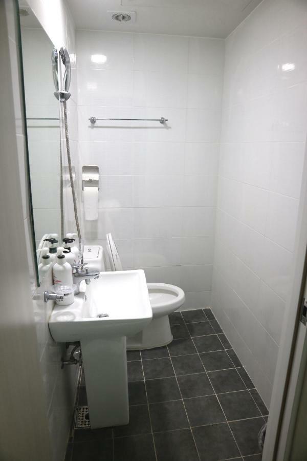 Toy Guesthouse Сеул Экстерьер фото