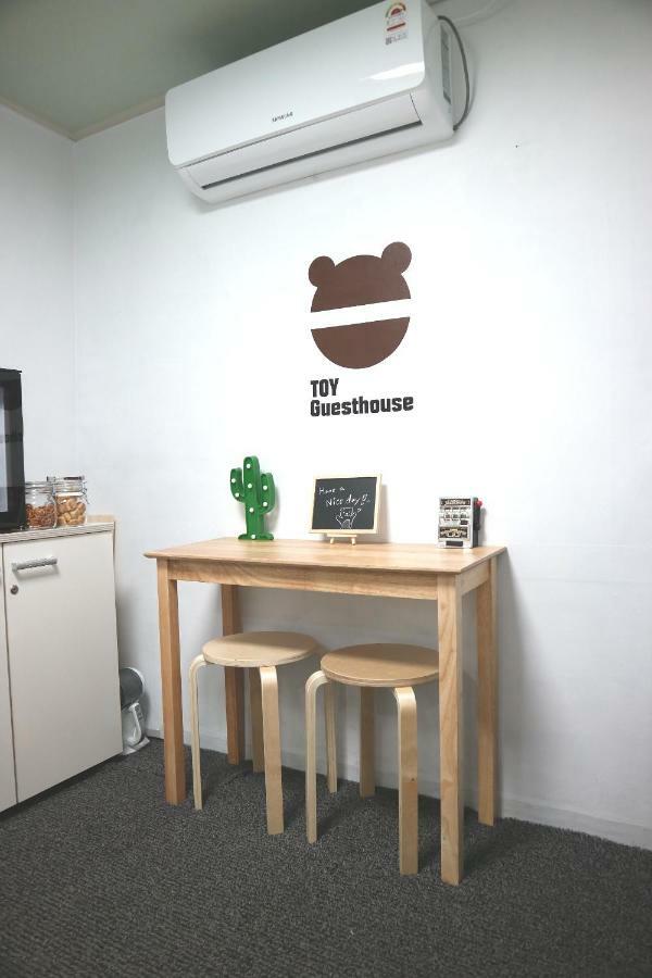 Toy Guesthouse Сеул Экстерьер фото