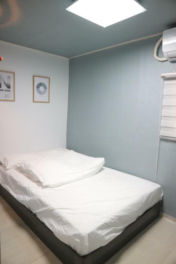Toy Guesthouse Сеул Экстерьер фото