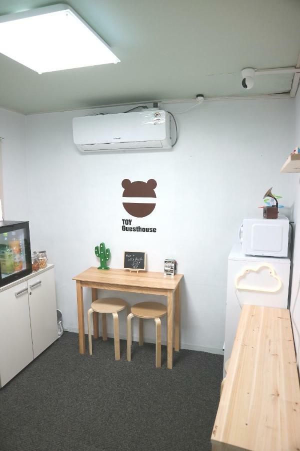 Toy Guesthouse Сеул Экстерьер фото